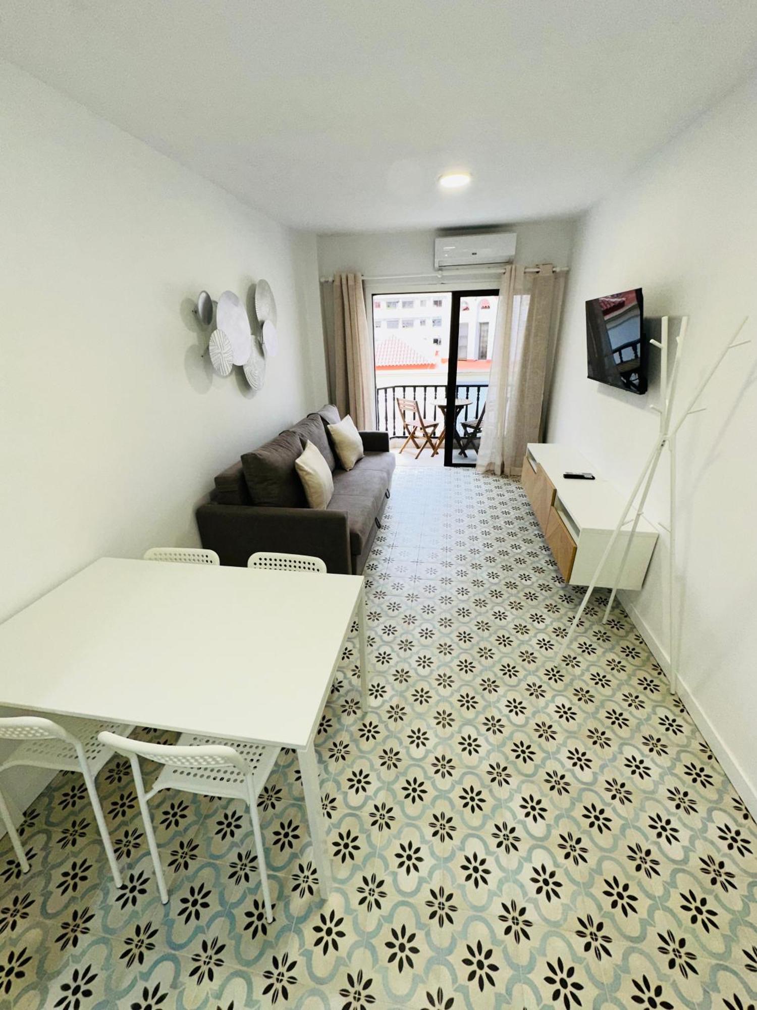 Central Flat Los Cristianos Square Guincho  المظهر الخارجي الصورة